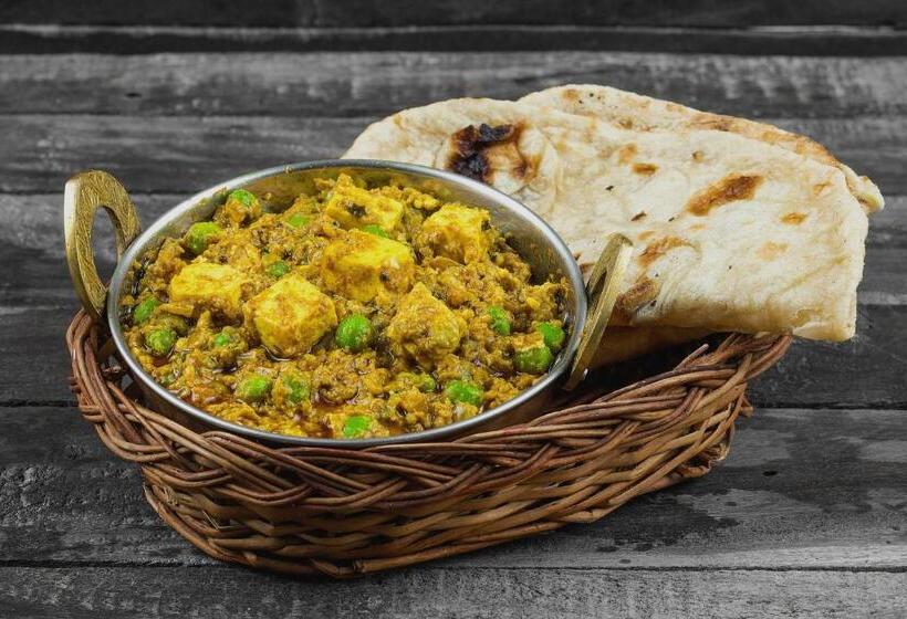 Отель Spot On Shashi Prabha Palace