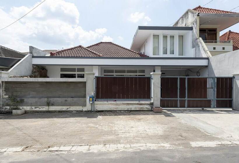 Pansiyon Koolkost Syariah Near Universitas Merdeka Malang   Caters To Women