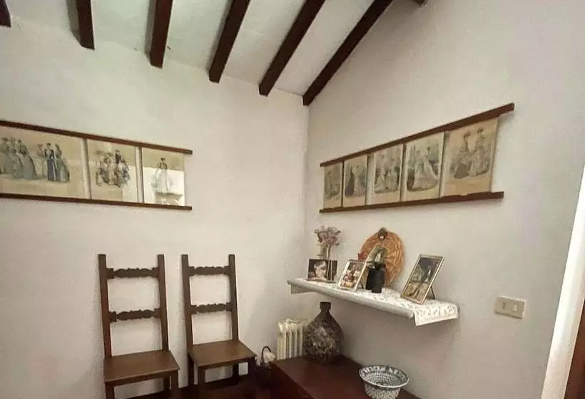 Detached Cottage With Swimming Pool