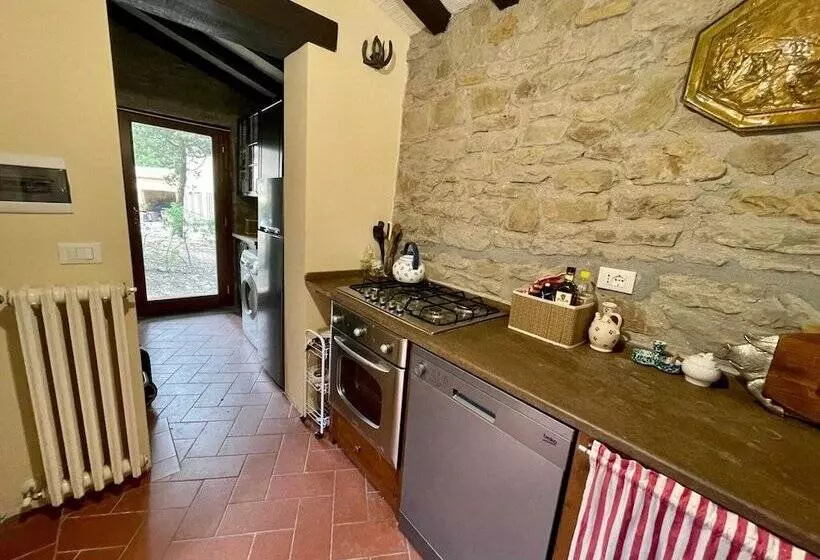 Detached Cottage With Swimming Pool