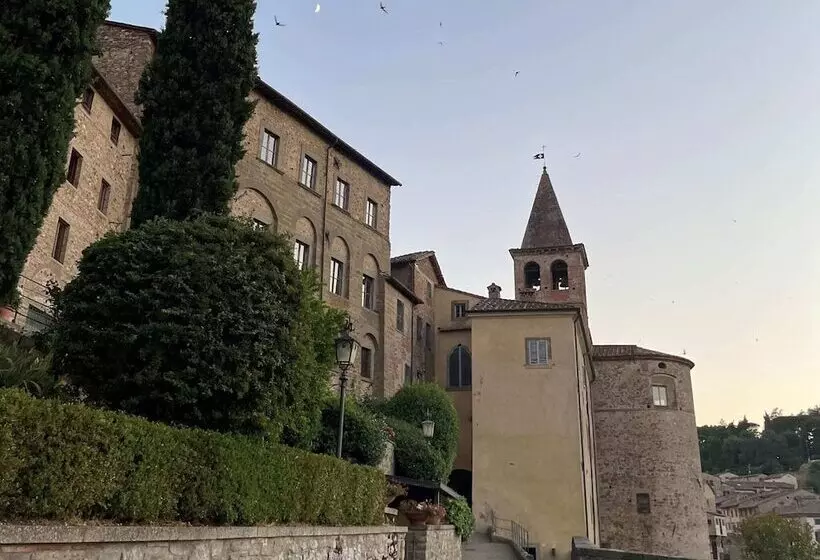 Detached Cottage With Swimming Pool