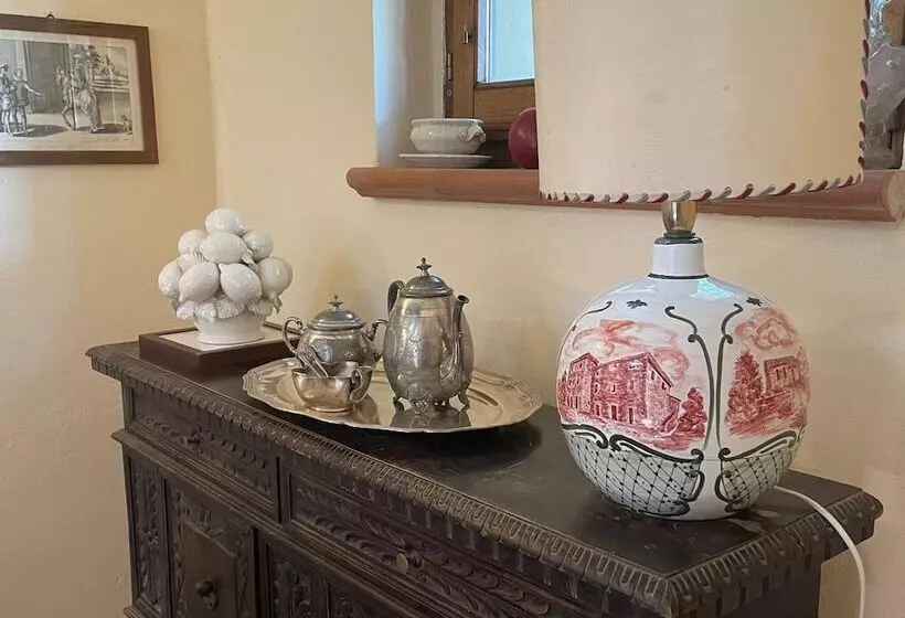 Detached Cottage With Swimming Pool