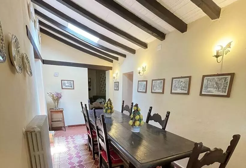 Detached Cottage With Swimming Pool