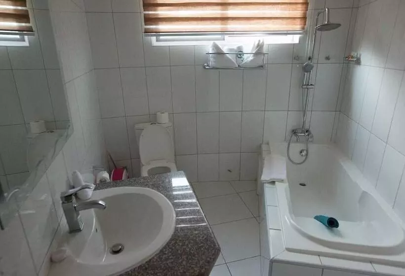 Hotelli Karela Beach Resort