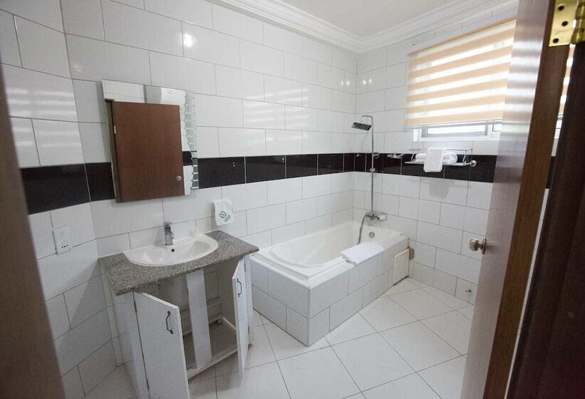 בית מלון כפרי Karela Beach Resort