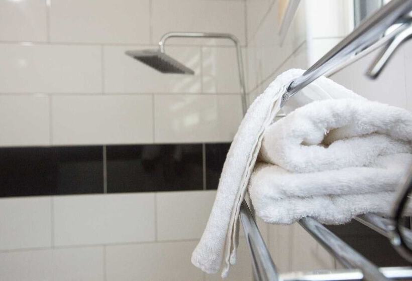 בית מלון כפרי Karela Beach Resort