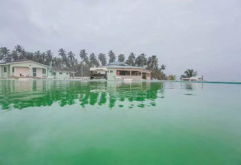 Hotelli Karela Beach Resort
