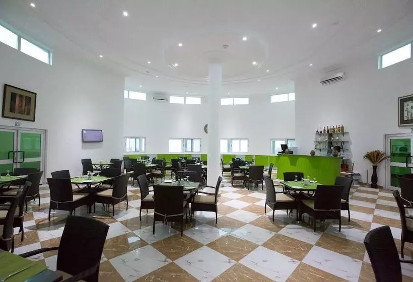 Hotelli Karela Beach Resort