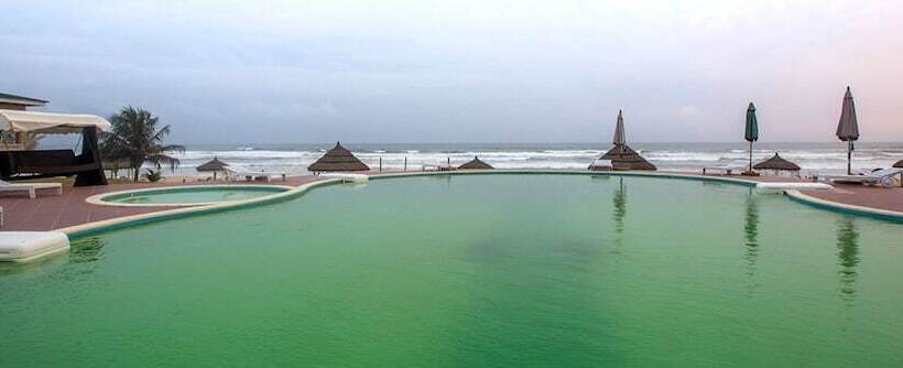 בית מלון כפרי Karela Beach Resort