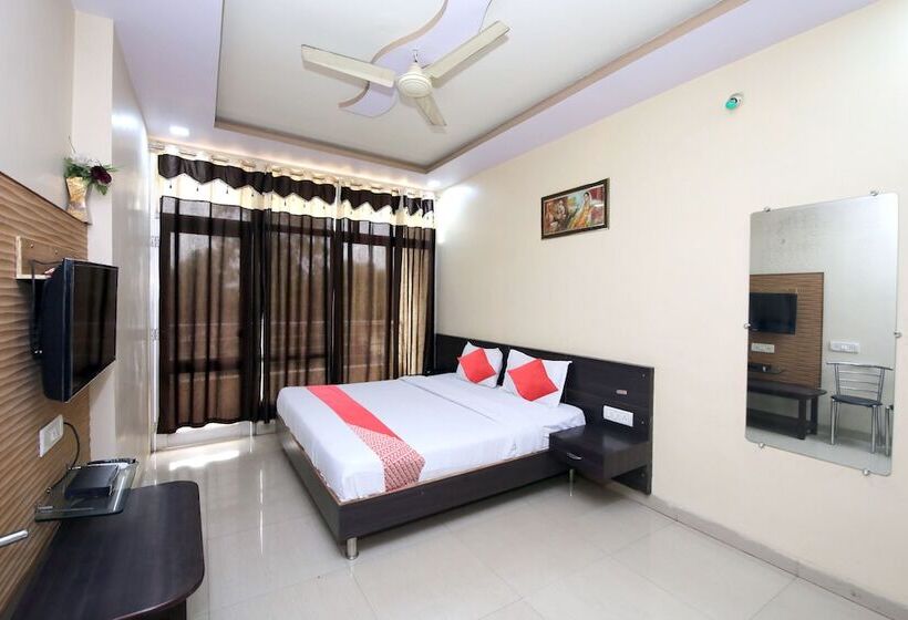 호텔 Shree Uttam Palace Katni