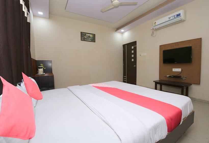 호텔 Shree Uttam Palace Katni