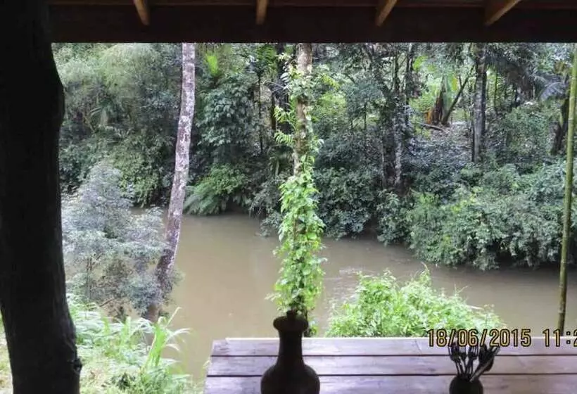 Hotelli Sinharaja Birders Lodge