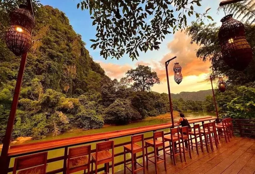 Hotelli Springriver Resort