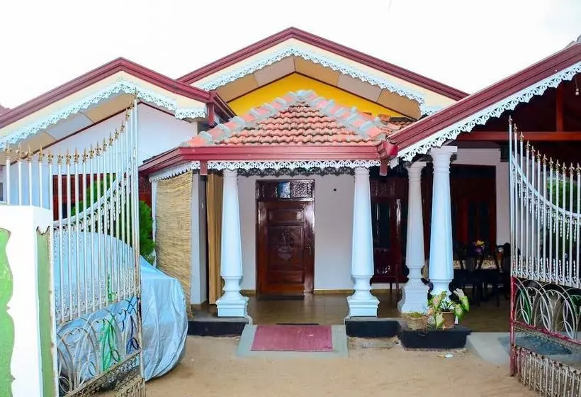 پانسیون Lakshmi Family Villa