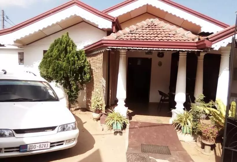 پانسیون Lakshmi Family Villa