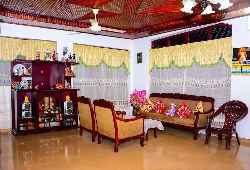 پانسیون Lakshmi Family Villa