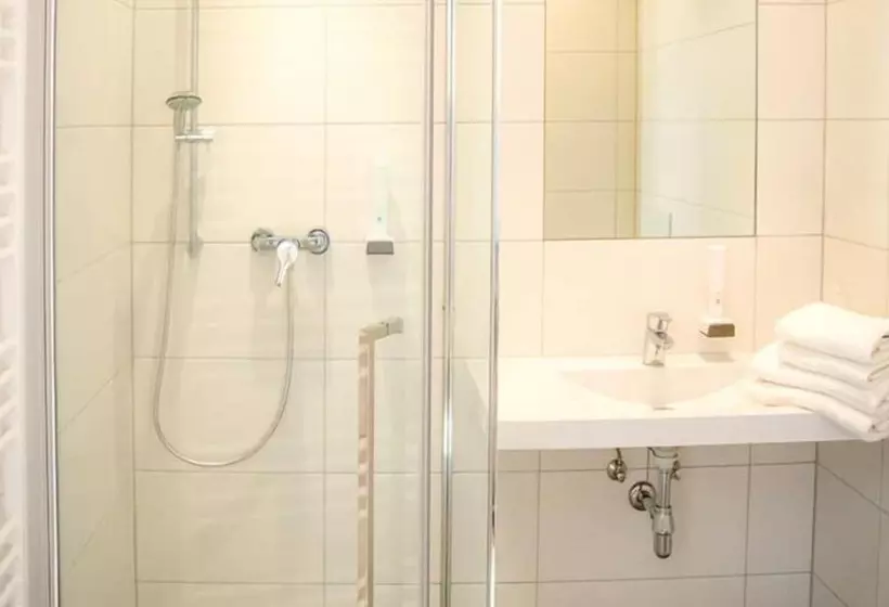 Hotelli Gasthof Wachter