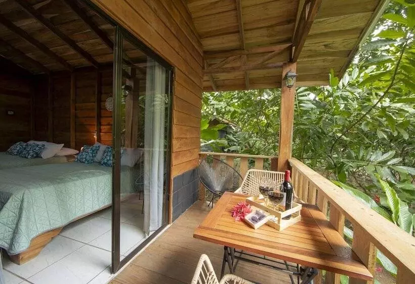 Maaseutuhotelli Eden Organic Farm & Bungalows