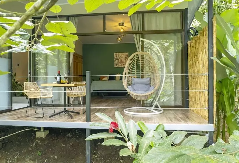 Maaseutuhotelli Eden Organic Farm & Bungalows