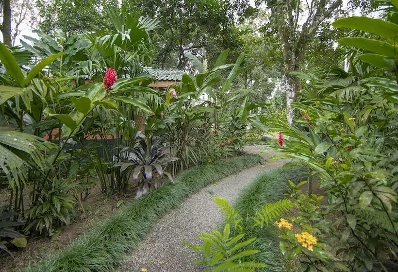 Maaseutuhotelli Eden Organic Farm & Bungalows
