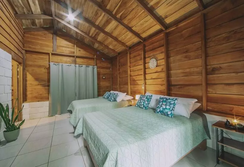 Maaseutuhotelli Eden Organic Farm & Bungalows