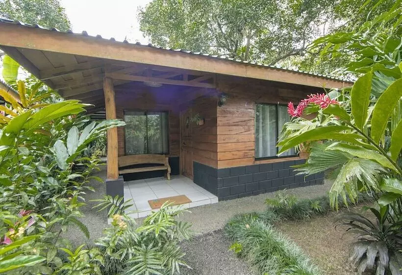 Maaseutuhotelli Eden Organic Farm & Bungalows