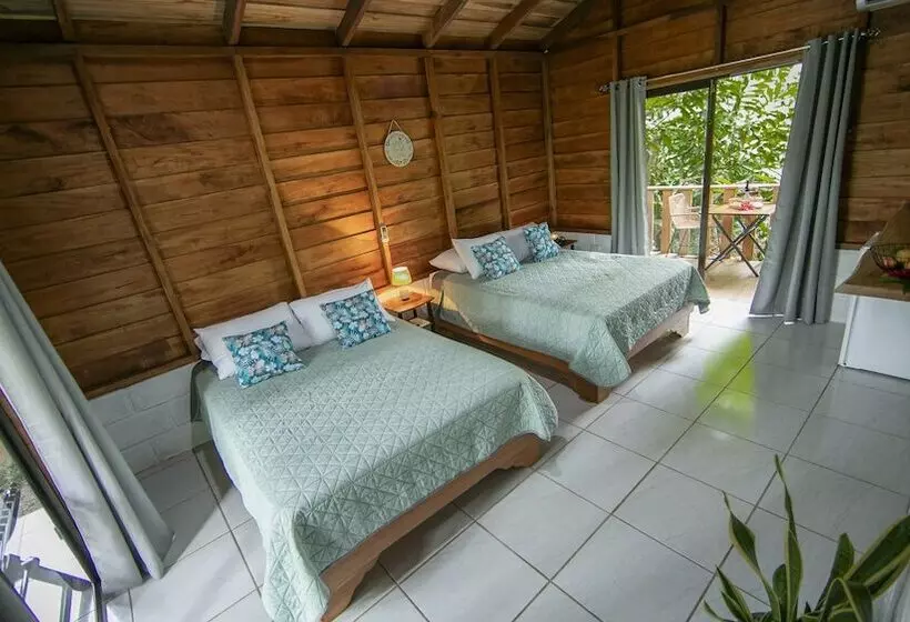 Maaseutuhotelli Eden Organic Farm & Bungalows