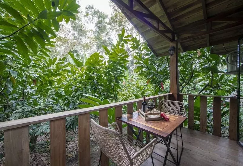 Maaseutuhotelli Eden Organic Farm & Bungalows