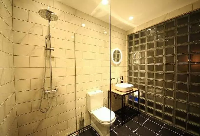 هتل Avangarda Suites