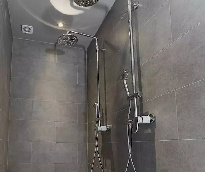 هتل Avangarda Suites