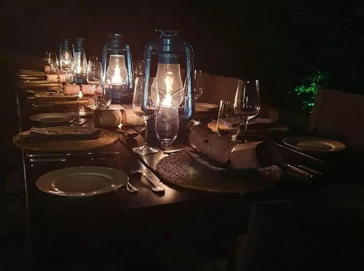 Hotelli Kingfisher Creek Safari Lodge