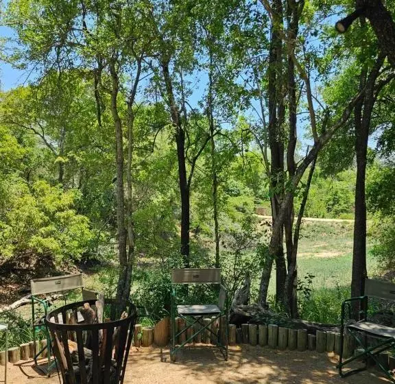 Hotelli Kingfisher Creek Safari Lodge