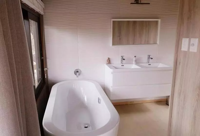 Hotelli Kingfisher Creek Safari Lodge