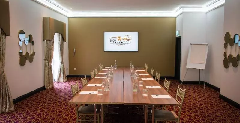 Cork S Vienna Woods Hotel & Villas