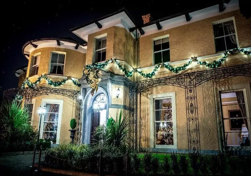 Cork S Vienna Woods Hotel & Villas