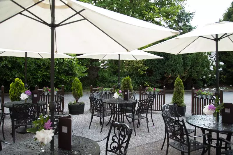 Cork S Vienna Woods Hotel & Villas