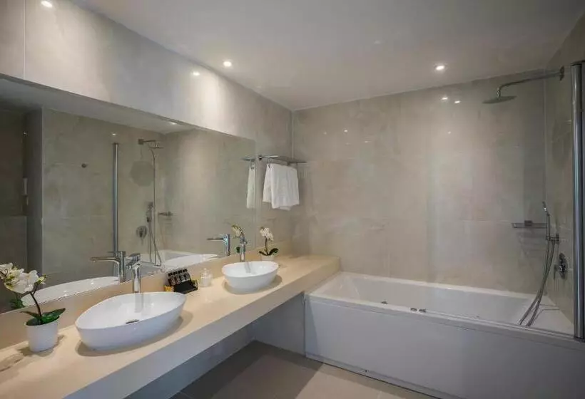 Отель Constantinos The Great Beach