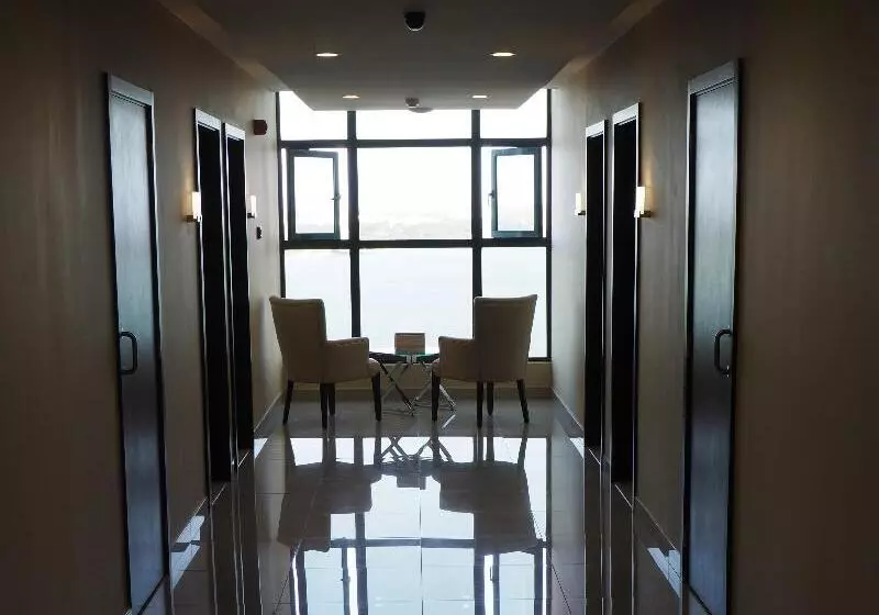 هتل Harbour View Suites