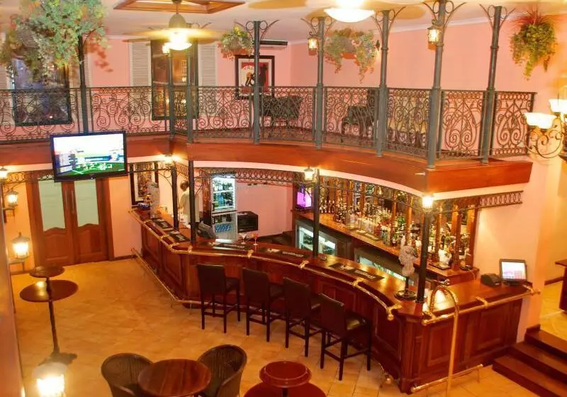 هتل Harbour View Suites