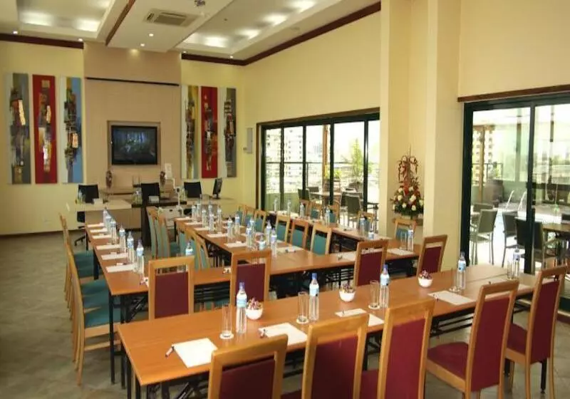 هتل Harbour View Suites