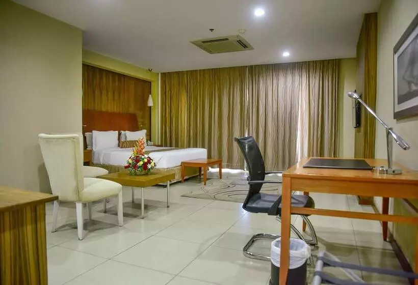 هتل Harbour View Suites