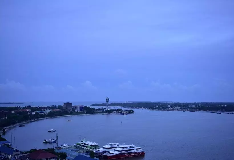 هتل Harbour View Suites