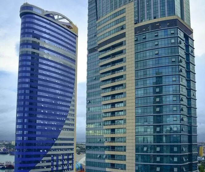 هتل Harbour View Suites