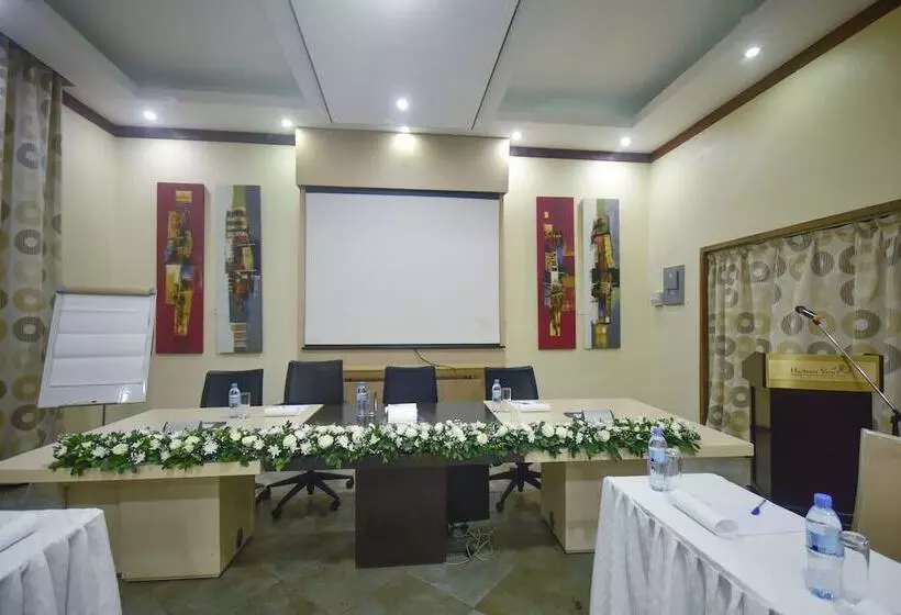 هتل Harbour View Suites