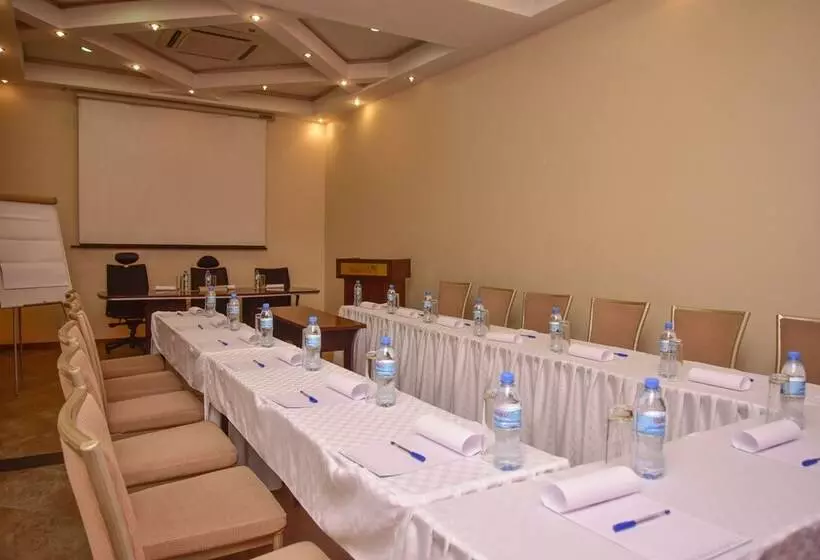 هتل Harbour View Suites