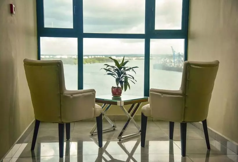 هتل Harbour View Suites