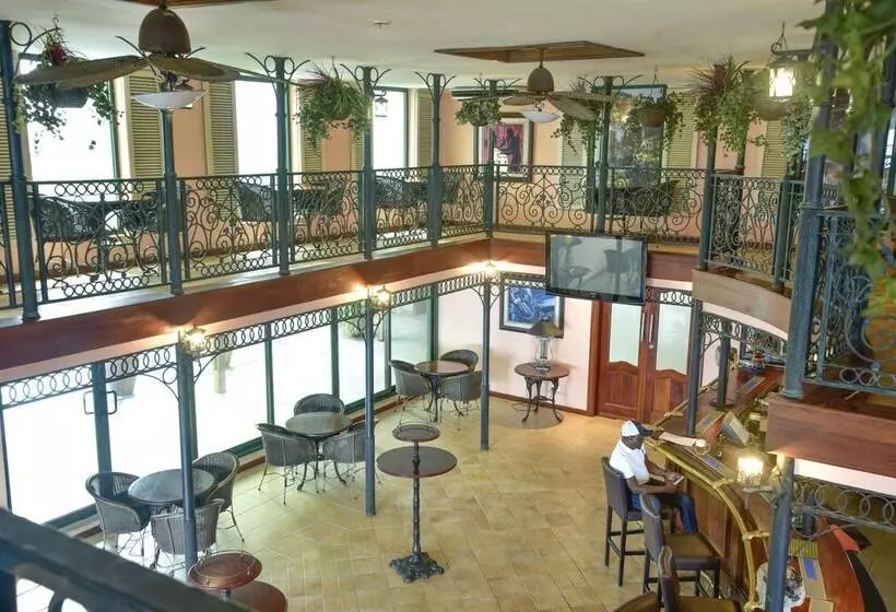 هتل Harbour View Suites