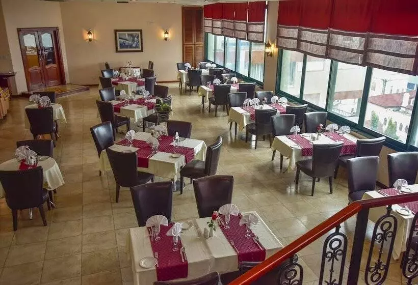 هتل Harbour View Suites