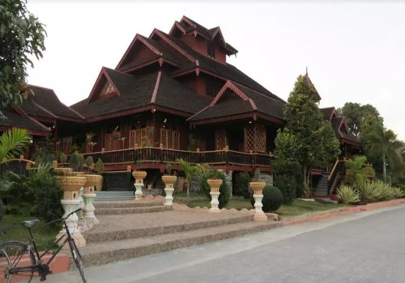 هتل Inle Kaung Daing Village Resort