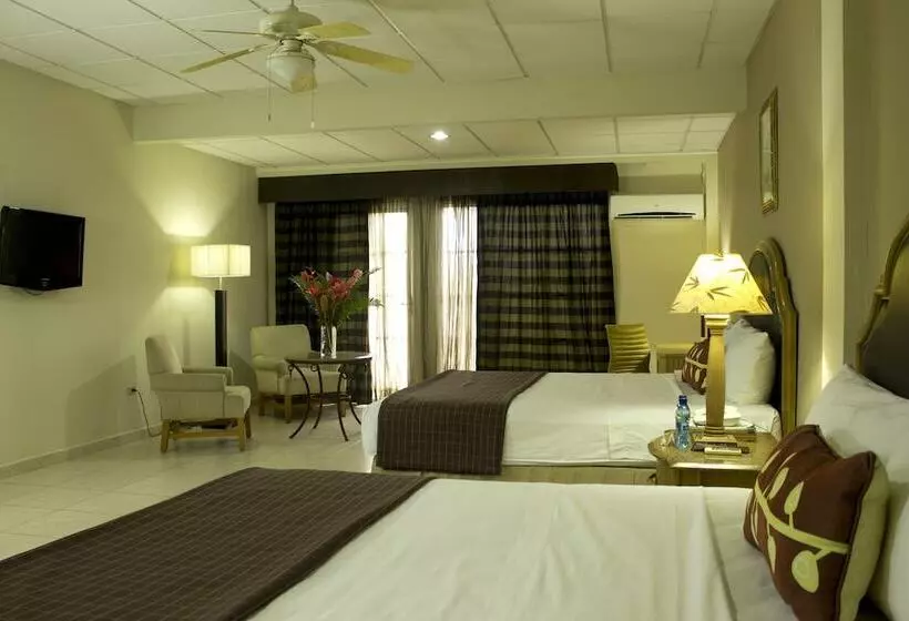 Hotel Las Cumbres & Water Park